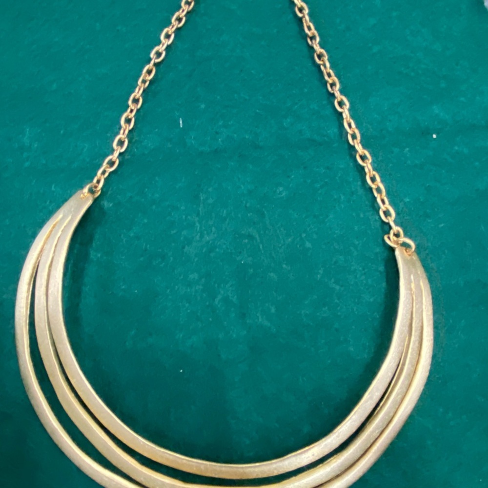 Chic Gold Greek Necklace with Layered Design